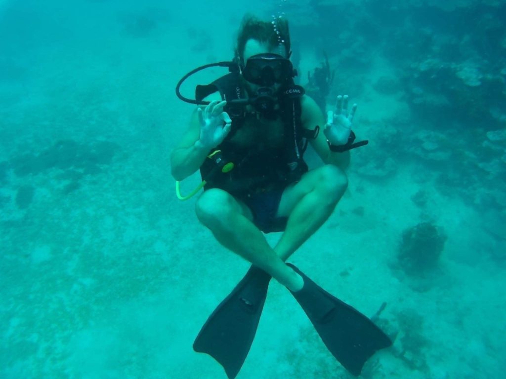 Guy diving in Rincon del mar